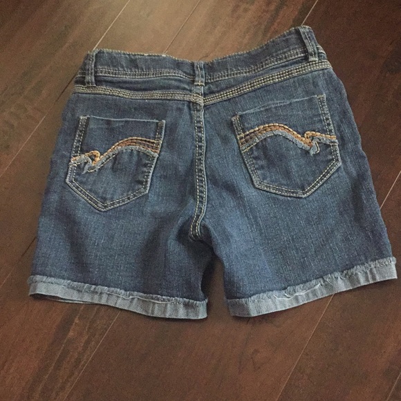 Shorts - Picture 2 of 3